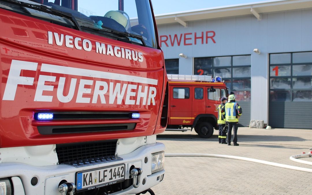 Dinas Damkar Kotabaru Hapus Sarang Tawon di Rumah Sakit